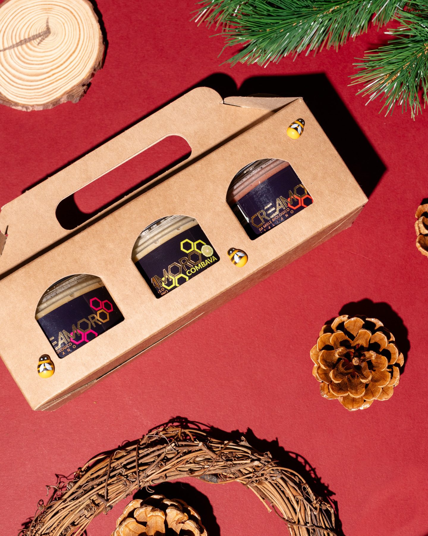 🎄 Manca meno di un mese a Natale!
🎁 E tu non hai ancora deciso cosa mettere sotto l’albero?
Niente panico: ci pensa Creamoro!
Perfetto per un parente, un amico, un collega… e soprattutto per te, perché te lo meriti 🥰!
Un piccolo vasetto, un grande pensiero.
Scegli il gusto che ti chiama di più – Classico, Combava, Matcha, Ribes Nero o Lampone – e regala una dolcezza autentica, 100% biologica e italiana. 💛
Allora… cosa aspetti?
Corri nel nostro store online!
Link in bio 👆