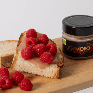 barattolo di Creamoro con pane e lamponi